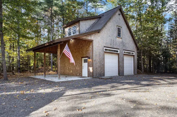62 Webster RD, Freeport, ME 04032
