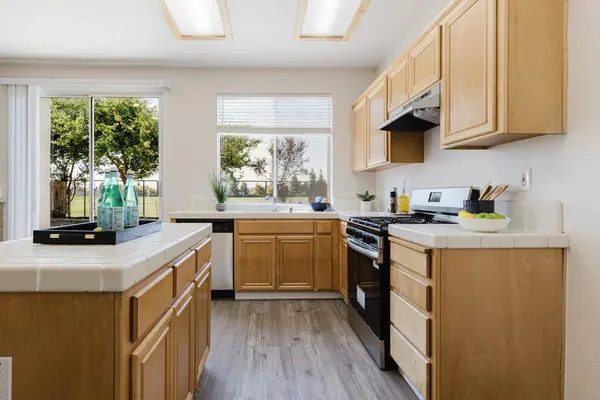 4331 Eiffel DR, Stockton, CA 95206