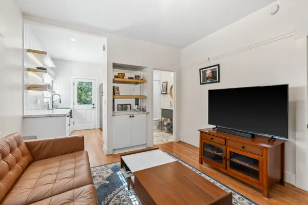 1019 E 33rd St, Oakland, CA 94610-4060