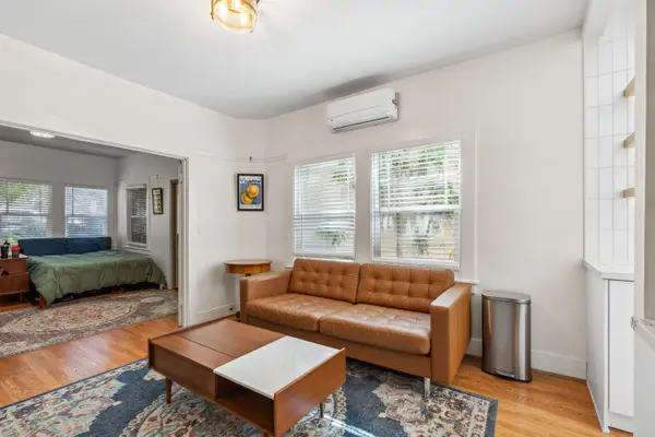 1019 E 33rd St, Oakland, CA 94610-4060