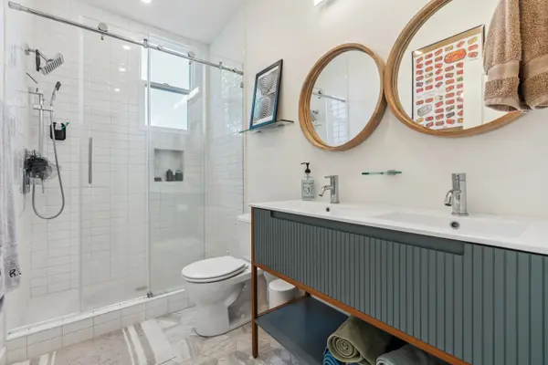 1019 E 33rd St, Oakland, CA 94610-4060