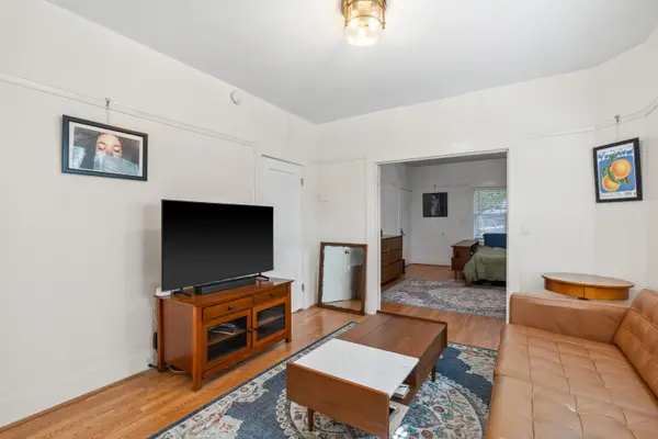 1019 E 33rd St, Oakland, CA 94610-4060