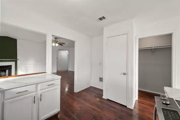 520 Berryhill Drive, Mansfield, TX 76063