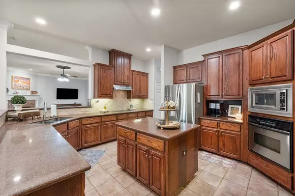 1301 Fox Lane, Mansfield, TX 76063