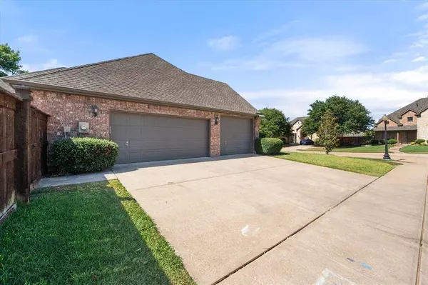 1301 Fox Lane, Mansfield, TX 76063