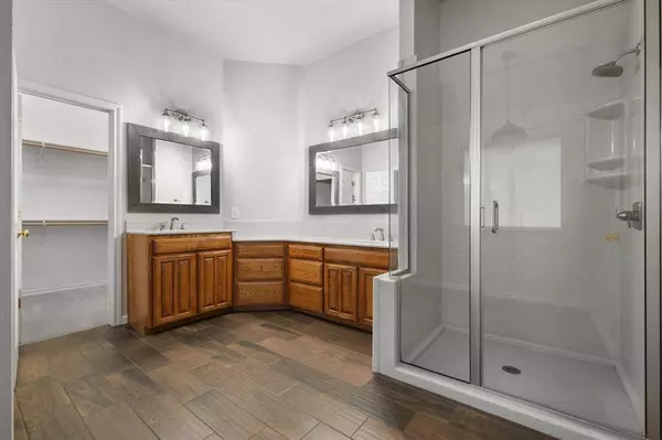 1003 Oak Hill Park, Kennedale, TX 76060