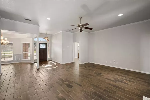 1003 Oak Hill Park, Kennedale, TX 76060