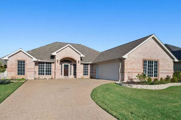 1003 Oak Hill Park, Kennedale, TX 76060