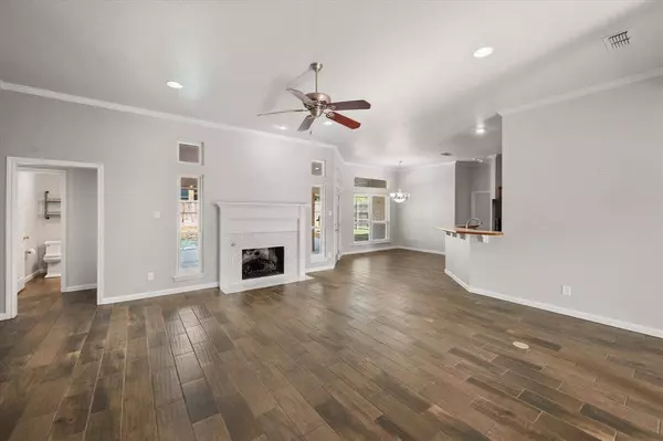 1003 Oak Hill Park, Kennedale, TX 76060