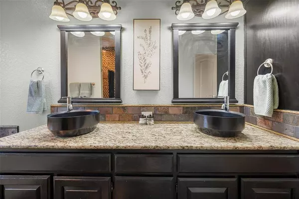 812 Bent Wood Lane, Cleburne, TX 76033