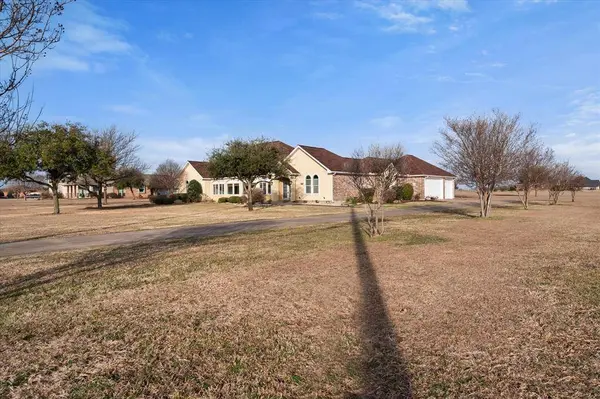 106 Lakeshore Drive, Waxahachie, TX 75165
