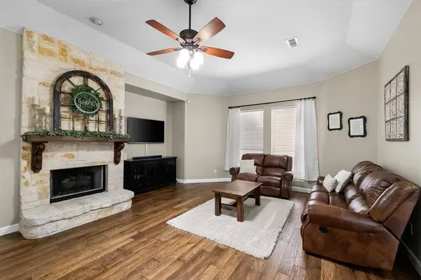 5 Fountain Court, Mansfield, TX 76063