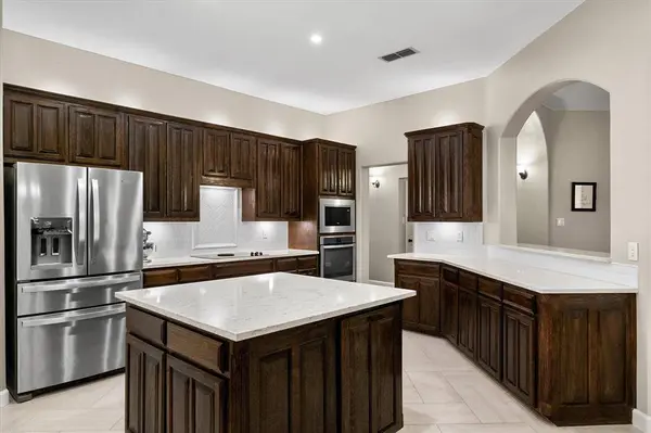 5 Fountain Court, Mansfield, TX 76063