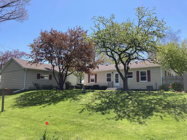 2430 E Bottsford Ave, Saint Francis, WI 53235
