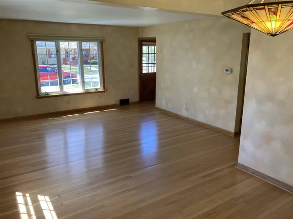 2430 E Bottsford Ave, Saint Francis, WI 53235