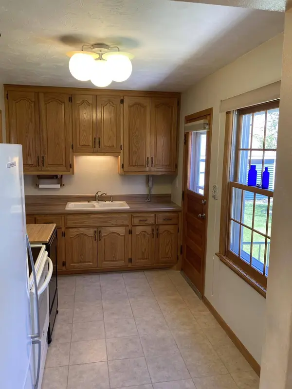 2430 E Bottsford Ave, Saint Francis, WI 53235