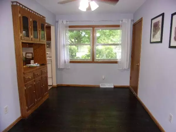 W148N8273 Albert Pl, Menomonee Falls, WI 53051