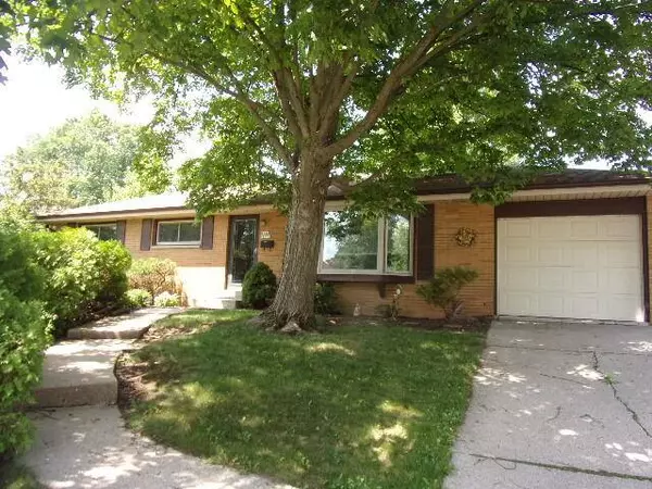 W148N8273 Albert Pl, Menomonee Falls, WI 53051