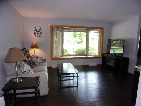 W148N8273 Albert Pl, Menomonee Falls, WI 53051