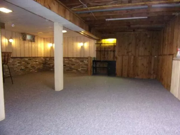 W148N8273 Albert Pl, Menomonee Falls, WI 53051