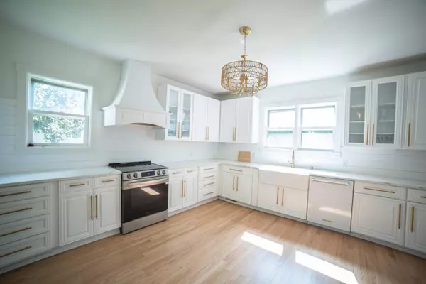 171 Martin St, Sharon, WI 53585