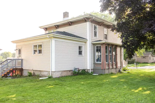 171 Martin St, Sharon, WI 53585