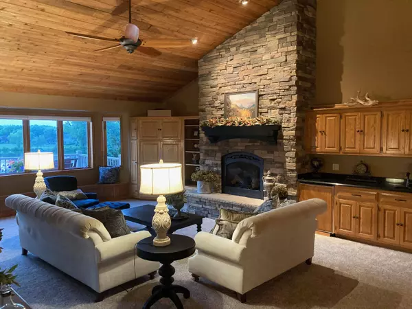 S76W12788 Cambridge Ct E, Muskego, WI 53150