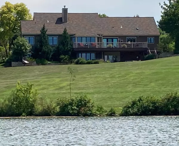 S76W12788 Cambridge Ct E, Muskego, WI 53150