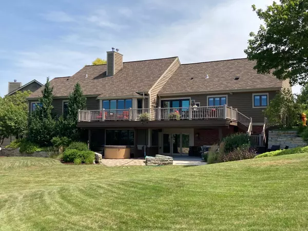 S76W12788 Cambridge Ct E, Muskego, WI 53150