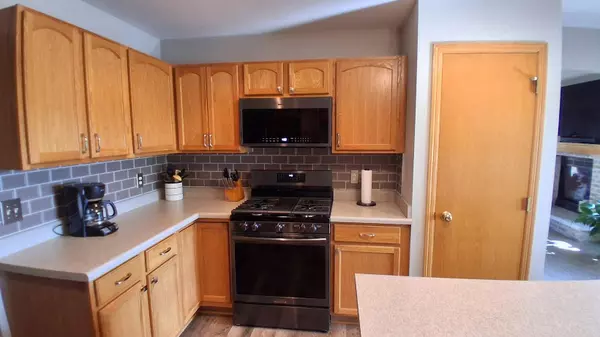 2735 Deer Creek Dr, Mount Pleasant, WI 53406