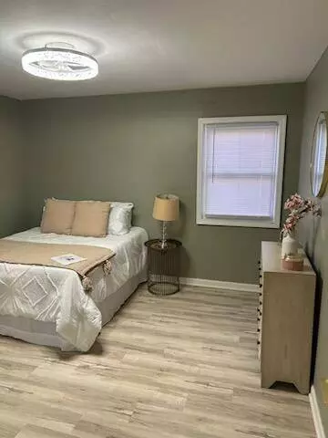 6234 N 105th St, Milwaukee, WI 53225