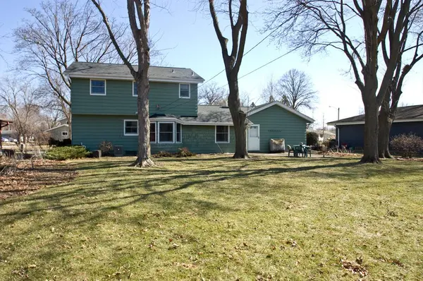 1804 Hemit Ave, Waukesha, WI 53189