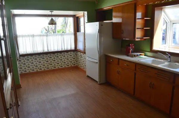 2602 N 73rd St, Wauwatosa, WI 53213