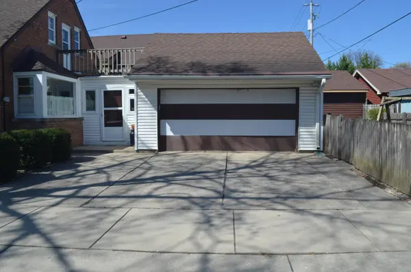 2602 N 73rd St, Wauwatosa, WI 53213