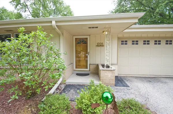 1705 Chapman Dr, Waukesha, WI 53189
