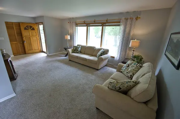 1705 Chapman Dr, Waukesha, WI 53189