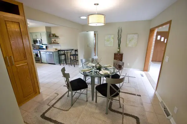 1705 Chapman Dr, Waukesha, WI 53189