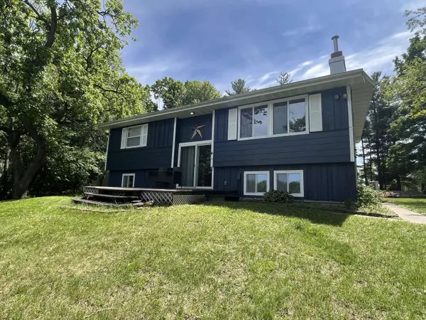 N3128 Silver Lake Dr, Farmington, WI 54981