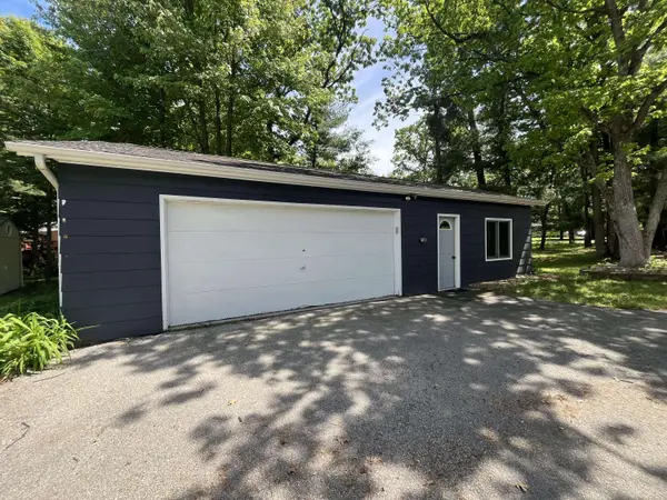 N3128 Silver Lake Dr, Farmington, WI 54981