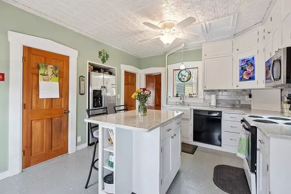 141 Mechanic St, Orange, MA 01364