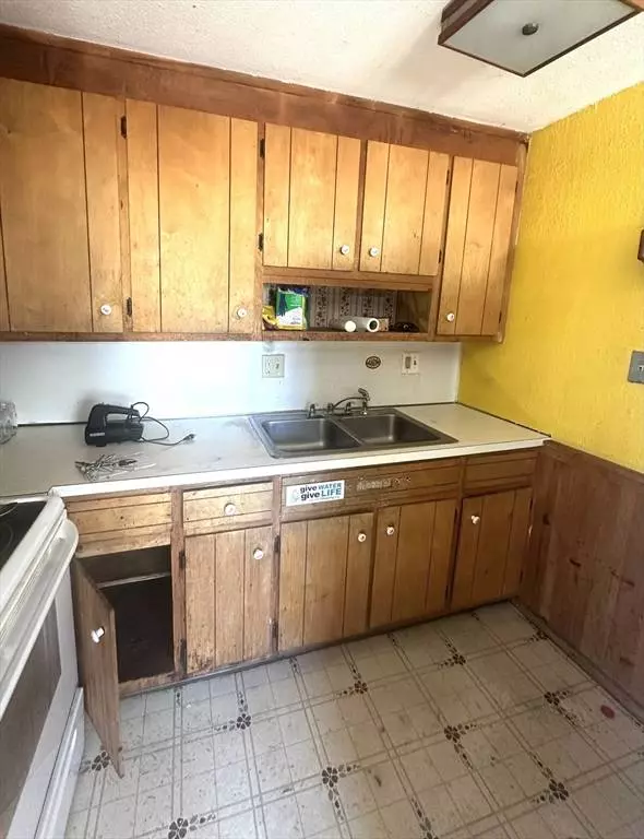 16 Sandrah Dr, Orange, MA 01364