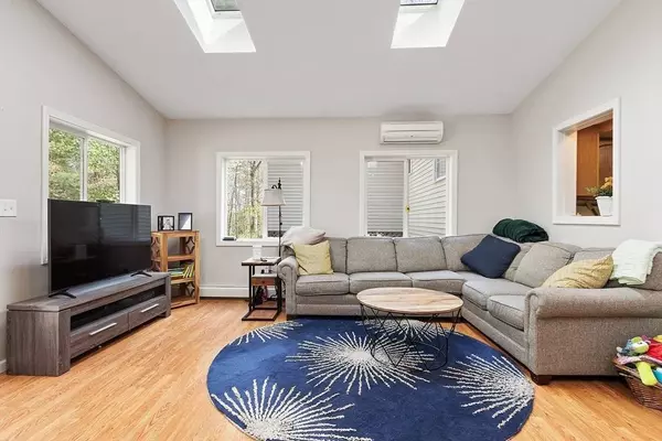 42 Cricket Dr, Sturbridge, MA 01566