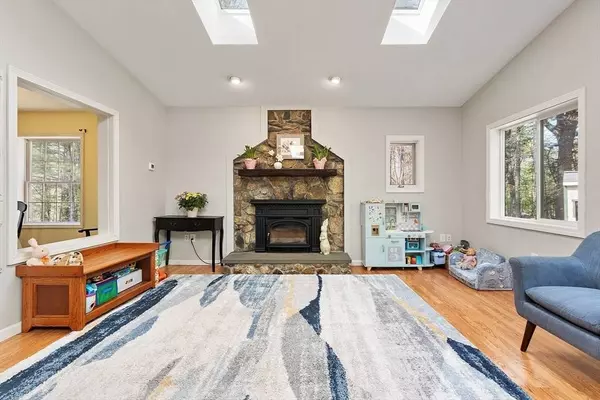 42 Cricket Dr, Sturbridge, MA 01566