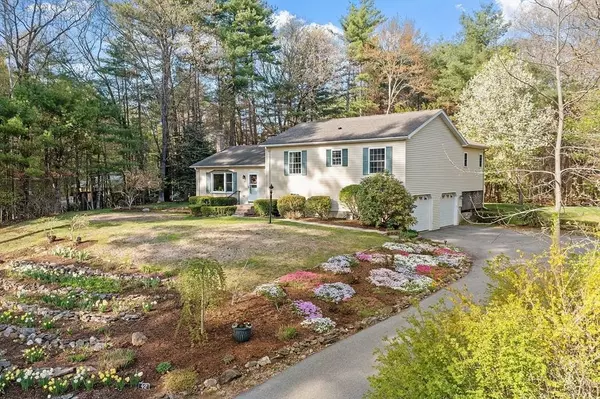 42 Cricket Dr, Sturbridge, MA 01566