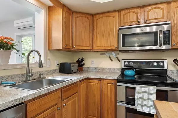 42 Cricket Dr, Sturbridge, MA 01566