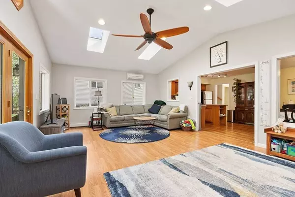 42 Cricket Dr, Sturbridge, MA 01566