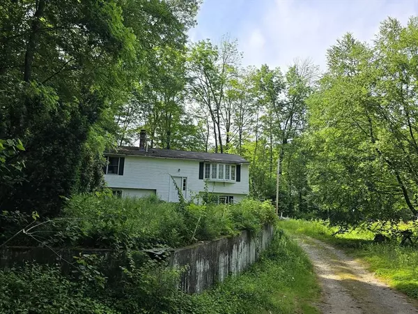 35 Beacon St, Orange, MA 01364