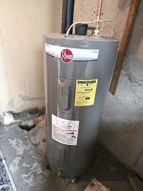 35 Beacon St, Orange, MA 01364