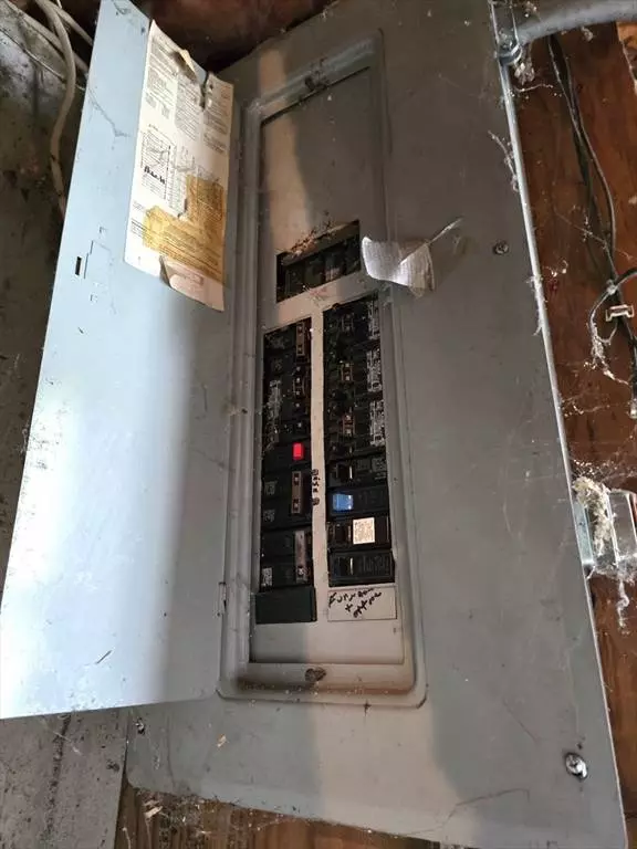 35 Beacon St, Orange, MA 01364