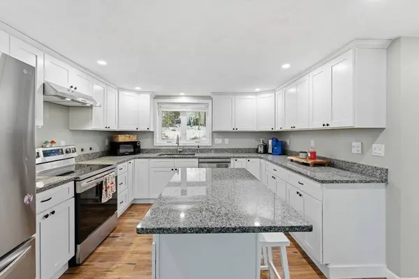 160 Cottage St, Athol, MA 01331